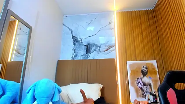 NORALOUX2 Adlı Modelin Canlı XXX Sohbeti