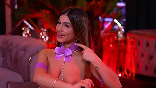 Chat +18 de BellaNoirre ao vivo