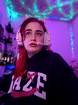 Pokazy przed kamerką – blazed_vixen