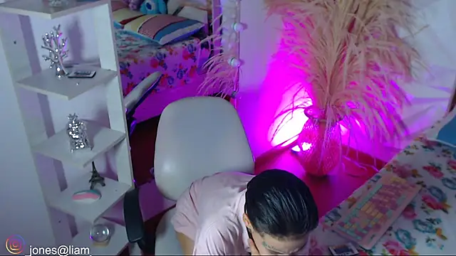 Jonesliam23 Live XXX-Chat