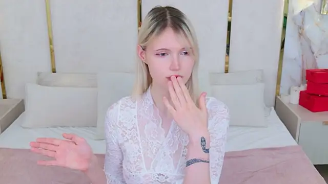 NellieLoyns Adlı Modelin Canlı XXX Sohbeti