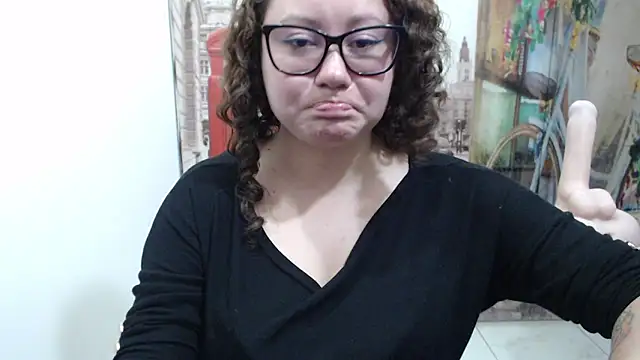 curly_greeneyed Adlı Modelin Canlı XXX Sohbeti