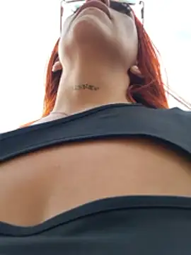 Alis_xxx Pertunjukan Webcam