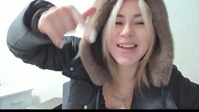 Chat +18 de Roxi_Joy ao vivo