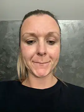 دردشة Bella-Tight الجنسية المباشرة