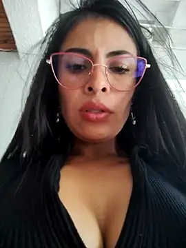 Astrid-- Live XXX Chat