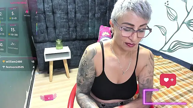 Chat XXX en directo de Charlotte__Gray