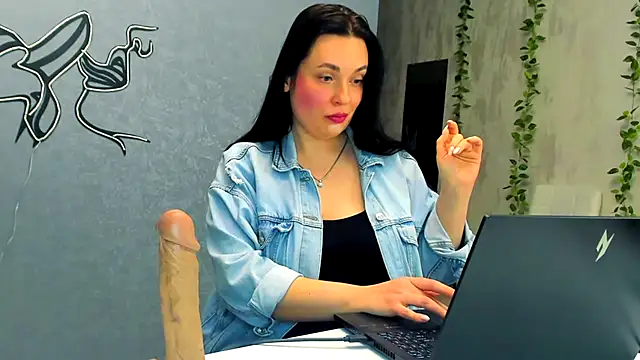 Yesss_Lilith Adlı Modelin Canlı XXX Sohbeti