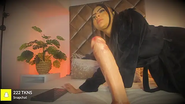 malaia_hills Adlı Modelin Canlı XXX Sohbeti