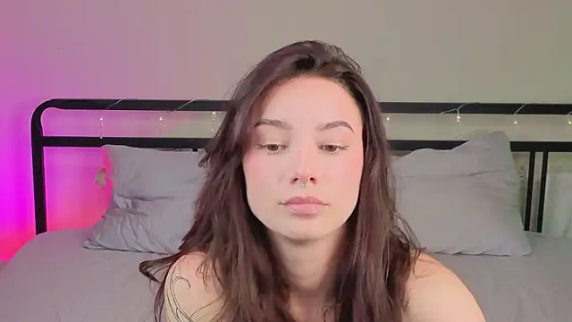 Онлайн чат XXX sinthiaroze