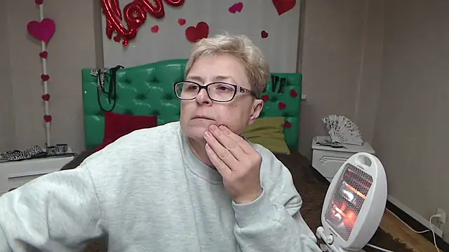 EmiliaGree's Live XXX Chat