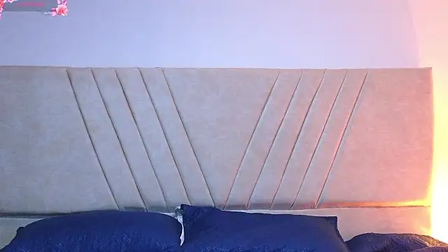 Онлайн чат XXX Laura_cap7