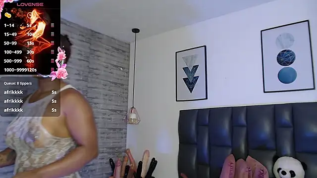 TinnaCobb's Live XXX Chat