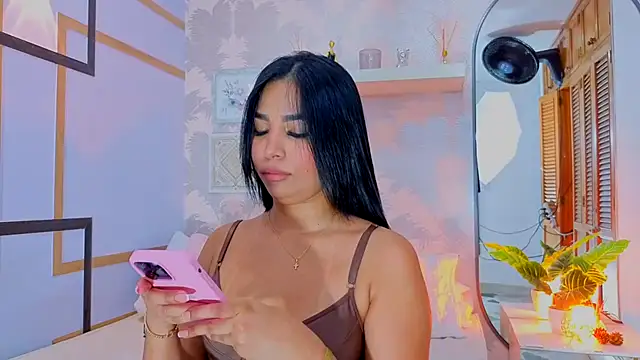 Chat +18 de CharlotteGraay ao vivo