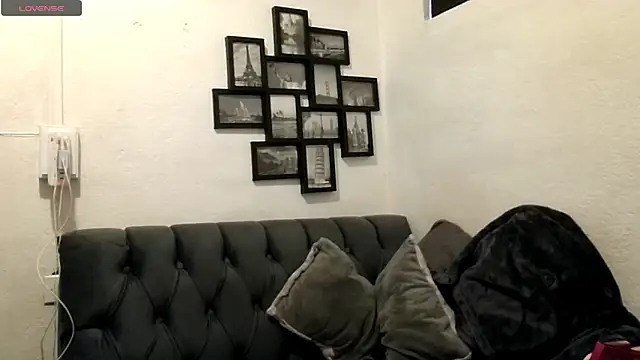 MirandaLatinaLovely's Live XXX Chat