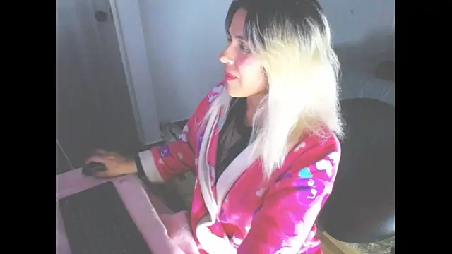 mystica_25: онлайн-секс-чат