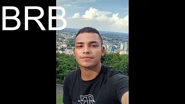 Chatroom XXX en direct de studentdeivy_