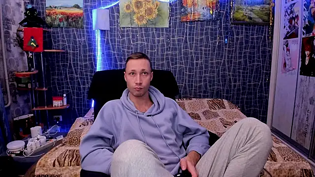 CuteBoy228 Show in webcam