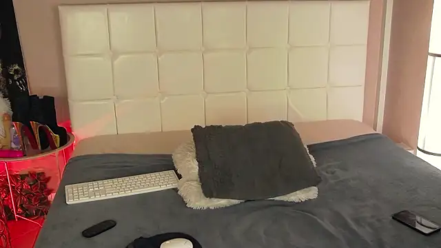 IzieCarter Chat XXX live