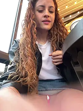 XXX chat uživo modela alana15