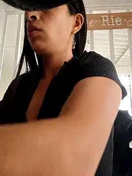 Astrid-- Adlı Modelin Canlı XXX Sohbeti