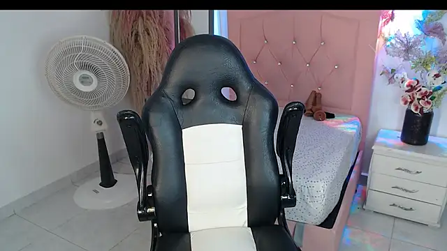 แชท XXX สดของ Ebony_foxxx