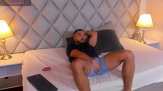 AaronVegaa: вебкам-шоу