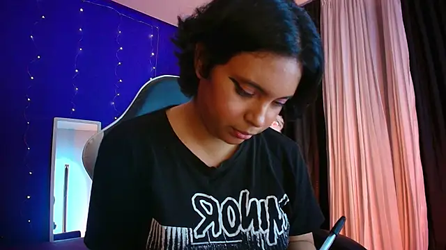 Emmapark_ লাইভ XXX চ্যাট