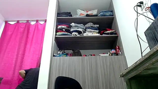 nicolle_milf1978 Obrolan Langsung XXX