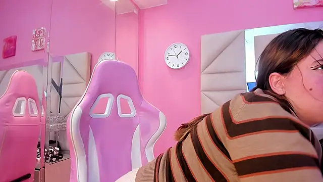 แชท XXX สดของ rousse_millers