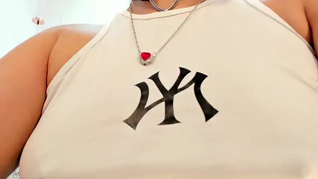 RavenPeachy élő XXX-chatje