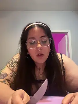 Mizztikaa: απευθείας συνομιλία ΧΧΧ