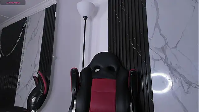 XXX chat uživo modela Tatis__