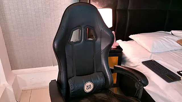 EllaEvanz's Live XXX Chat