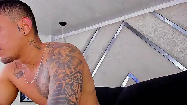 Damian09_ Live XXX-chat