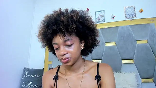 Show de AliyahBrowns na webcam