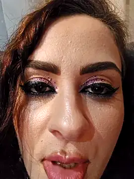 WatchTheQUEEnConQuer88's Live XXX Chat