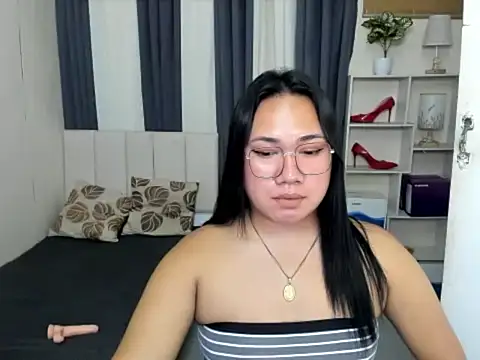 TsUncutKaren's Live XXX Chat