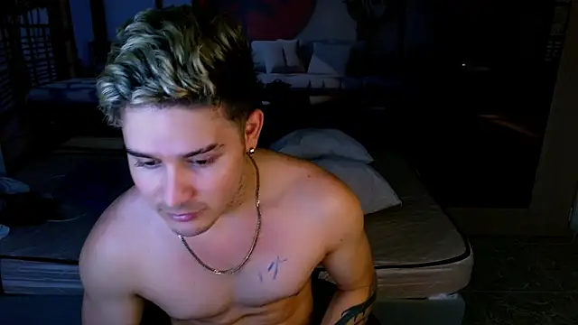 RayanLynxx's Webcam Show