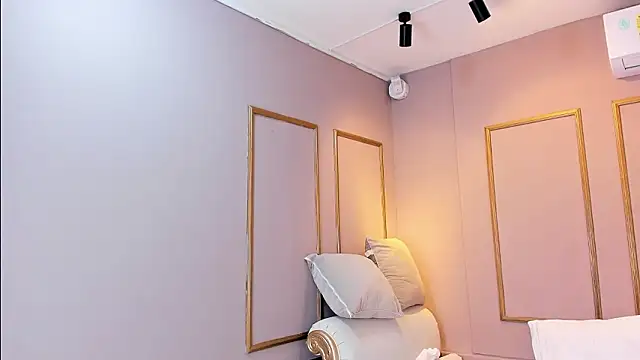 NahimiThompson Adlı Modelin Canlı XXX Sohbeti