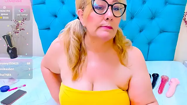 Nayla_Garner: онлайн-секс-чат