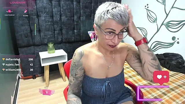 แชท XXX สดของ Charlotte__Gray