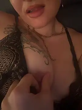 BriannaBrandt élő XXX-chatje