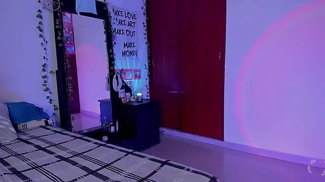 Chat XXX en directo de little_kayla_