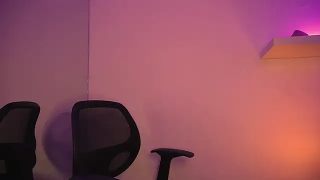 Онлайн чат XXX Gloomydoll