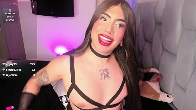 Sophie_whitexxx Show in webcam