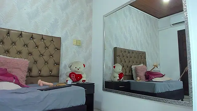 daniela_madan Adlı Modelin Canlı XXX Sohbeti