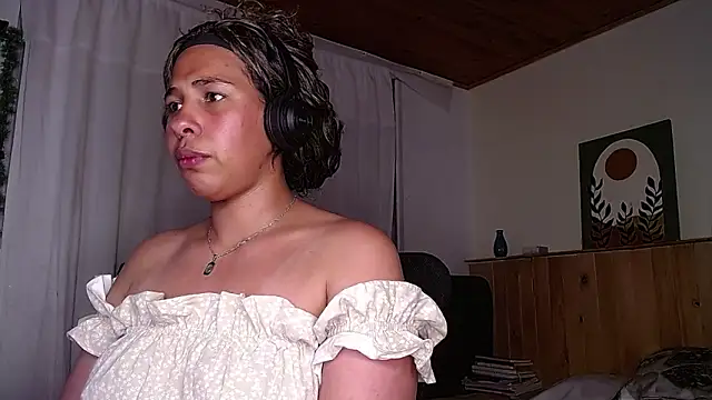 IVONNE_COLLINS33 Live XXX Chat