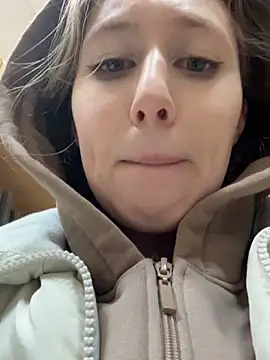 Онлайн чат XXX FroggyAnna