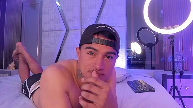 LiamDeep live XXX chat